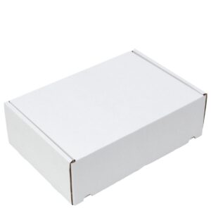 witte postdoos met klepdeksel