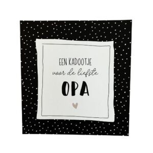 zwarte sticker met een wit vlak en de opdruk een kadootje voor de liefste opa