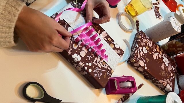 liefs lin kerst inpakworkshop kerstboompje van lint